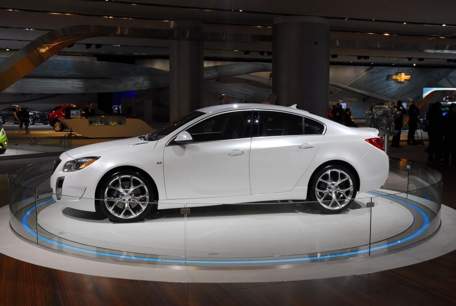  Buick Regal GS 2011 года  (фото 36 из 69)